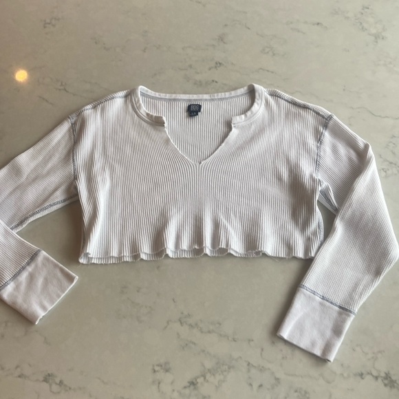 Urban Outfitters (BDG) white thermal cropped top.  Size Large - Picture 1 of 3